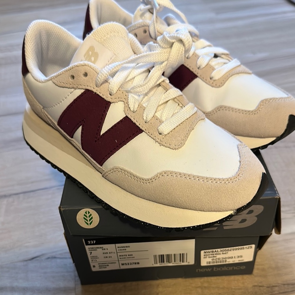 New Balance White and Burgundy Sneakers Size 7 New in a Box